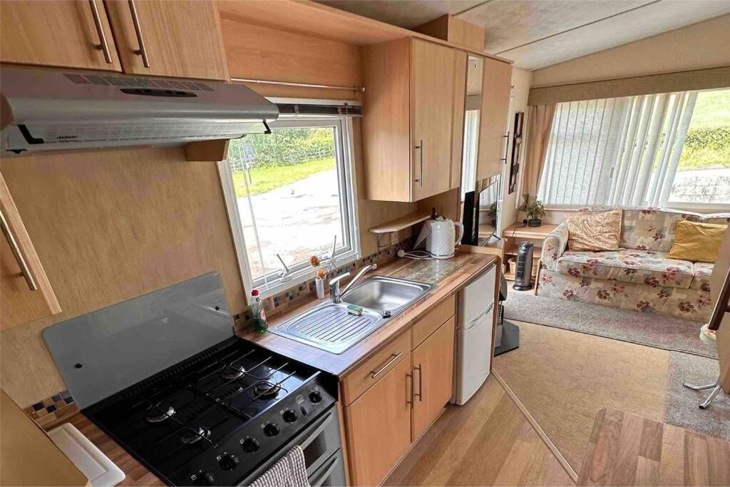 4-Bedroom Cosalt Caravan In Uddingston, Glasgow Extérieur photo