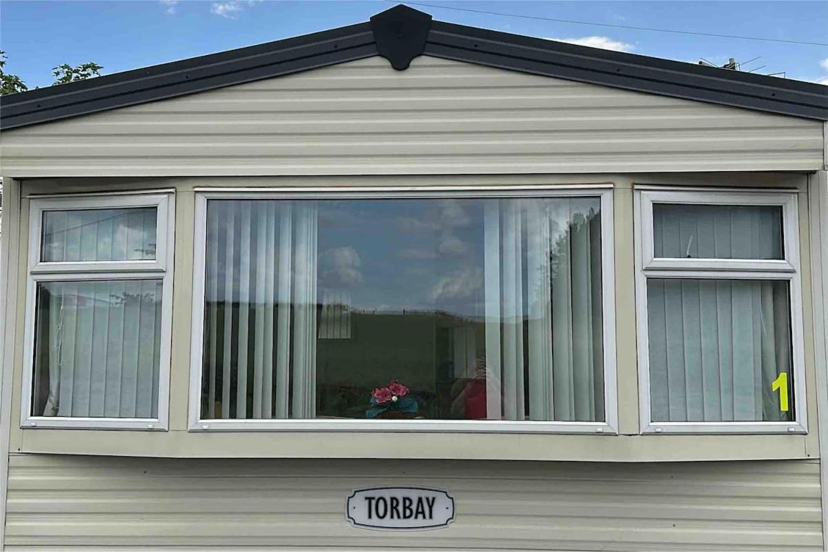 4-Bedroom Cosalt Caravan In Uddingston, Glasgow Extérieur photo