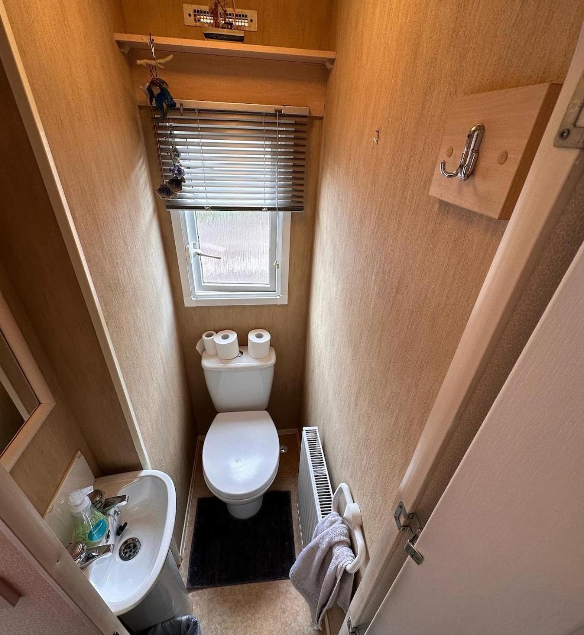 4-Bedroom Cosalt Caravan In Uddingston, Glasgow Extérieur photo