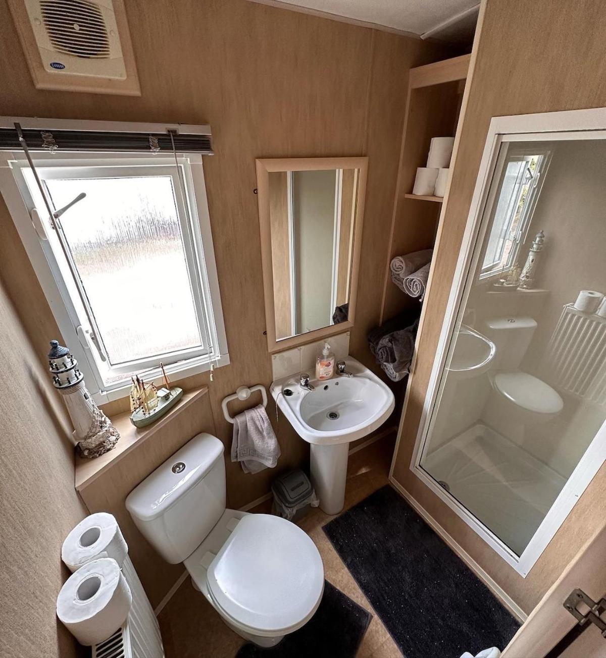 4-Bedroom Cosalt Caravan In Uddingston, Glasgow Extérieur photo