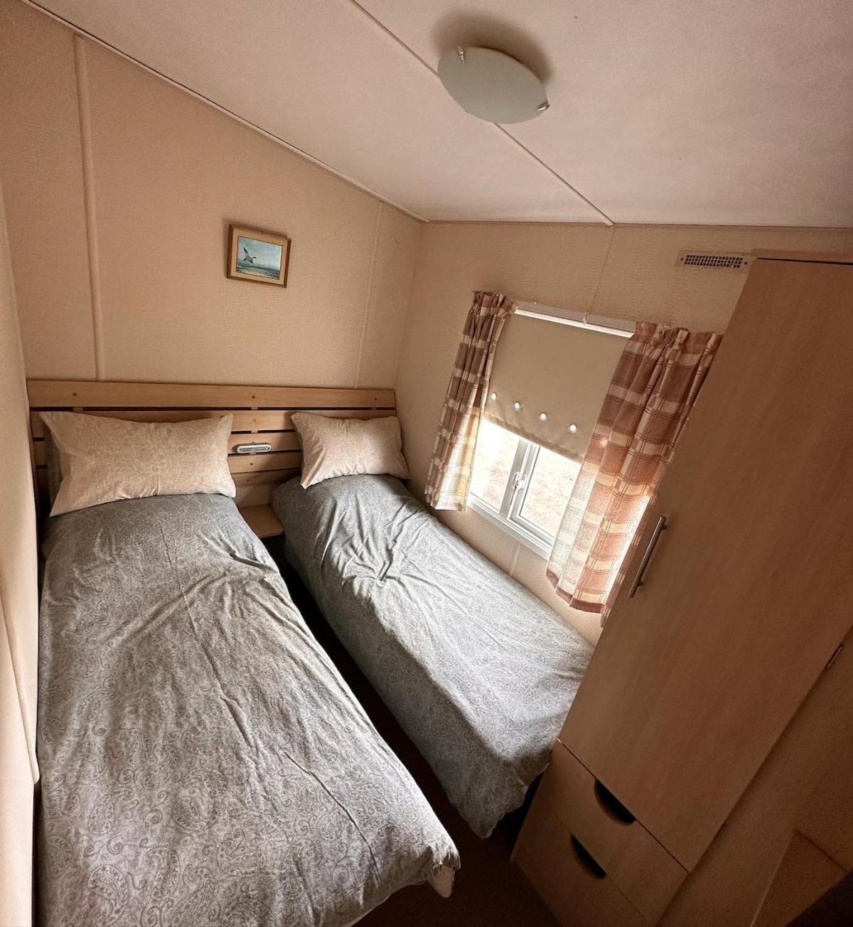 4-Bedroom Cosalt Caravan In Uddingston, Glasgow Extérieur photo