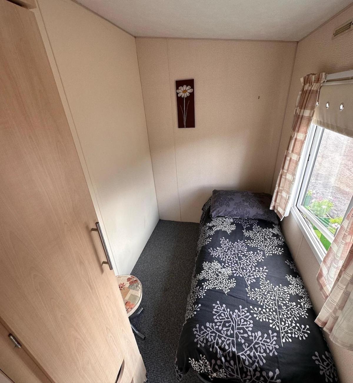 4-Bedroom Cosalt Caravan In Uddingston, Glasgow Extérieur photo
