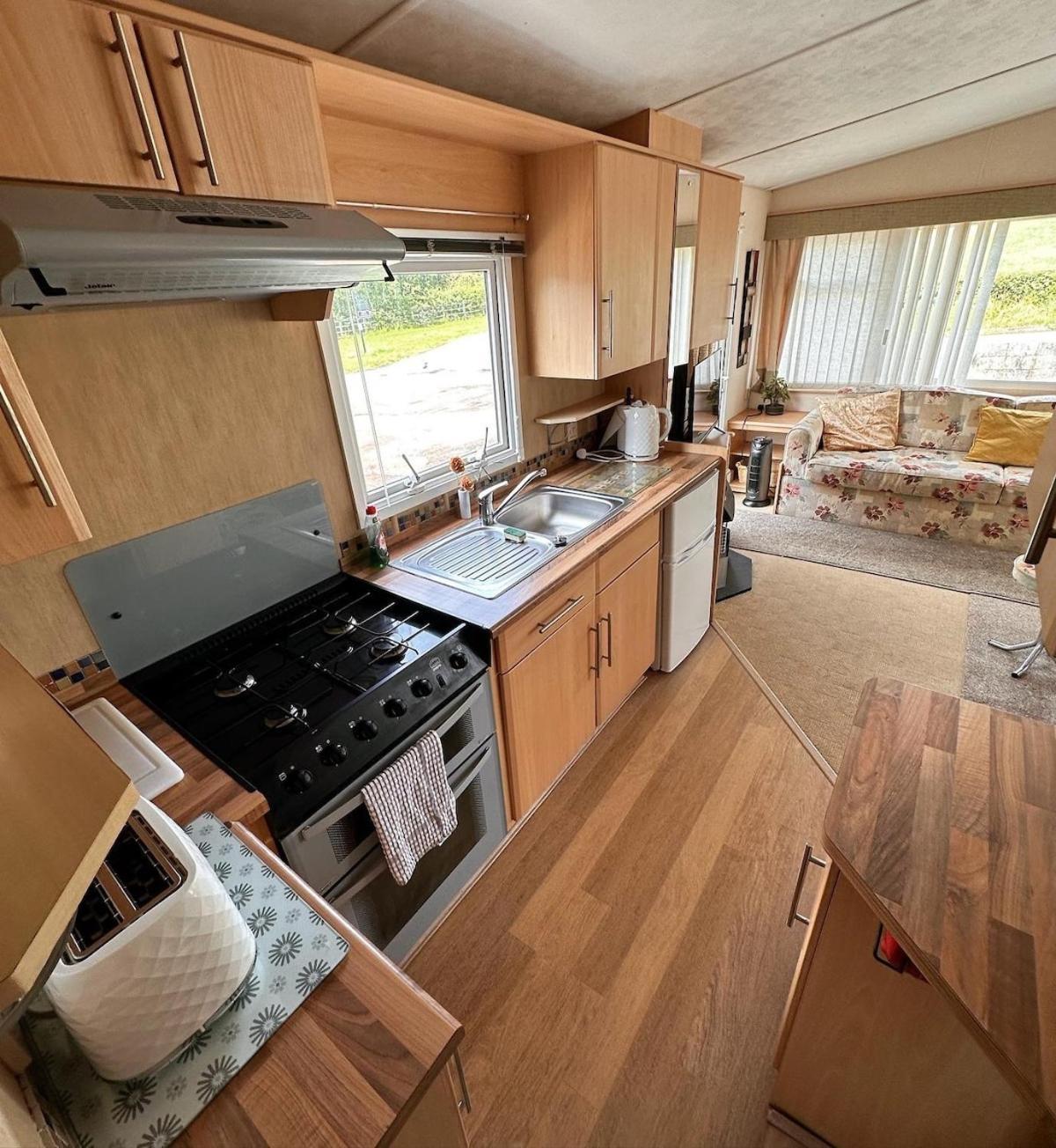 4-Bedroom Cosalt Caravan In Uddingston, Glasgow Extérieur photo